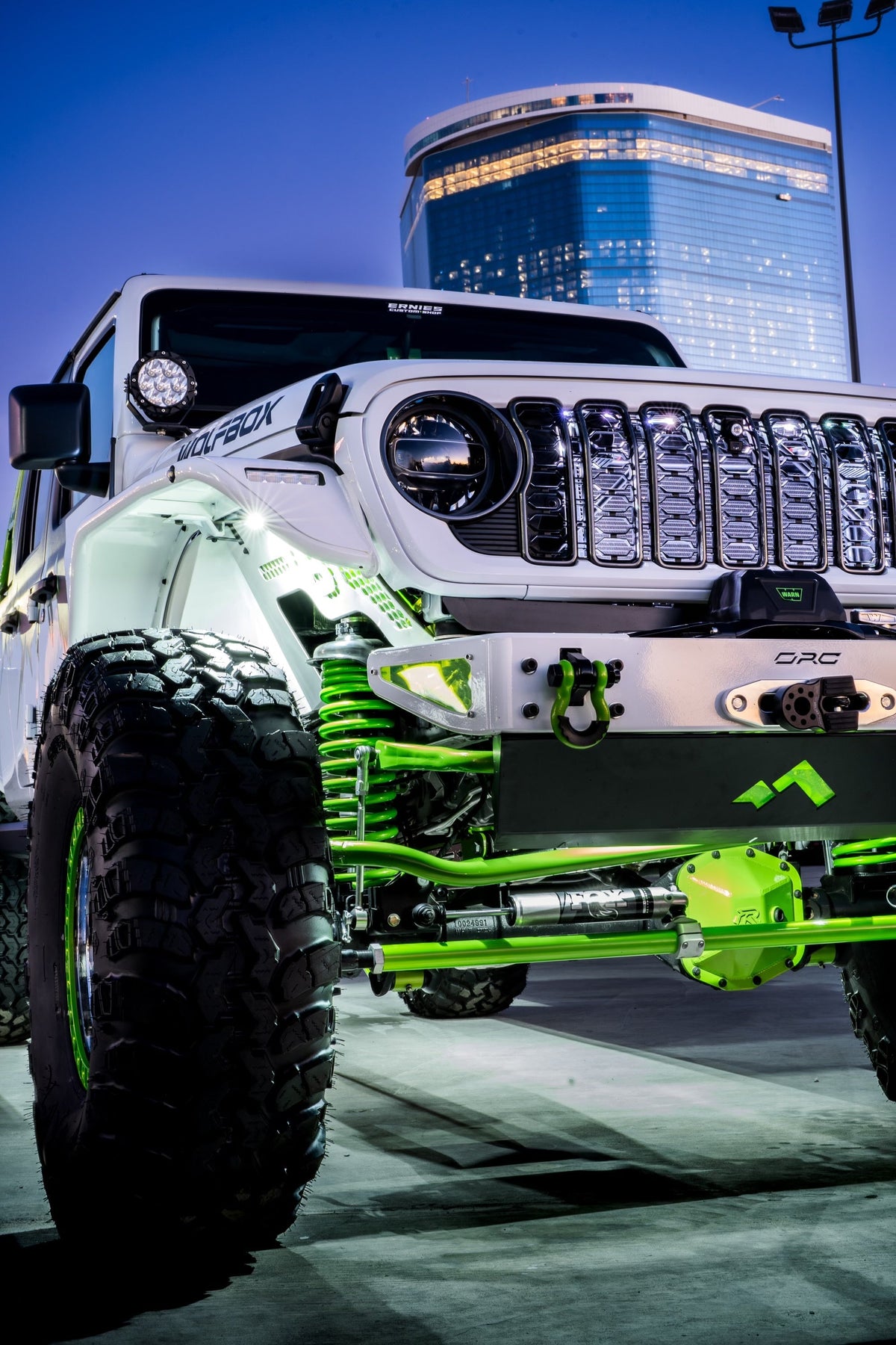 Jeep Gladiator Stubby Front Bumper on White Gladiator at SEMA 2