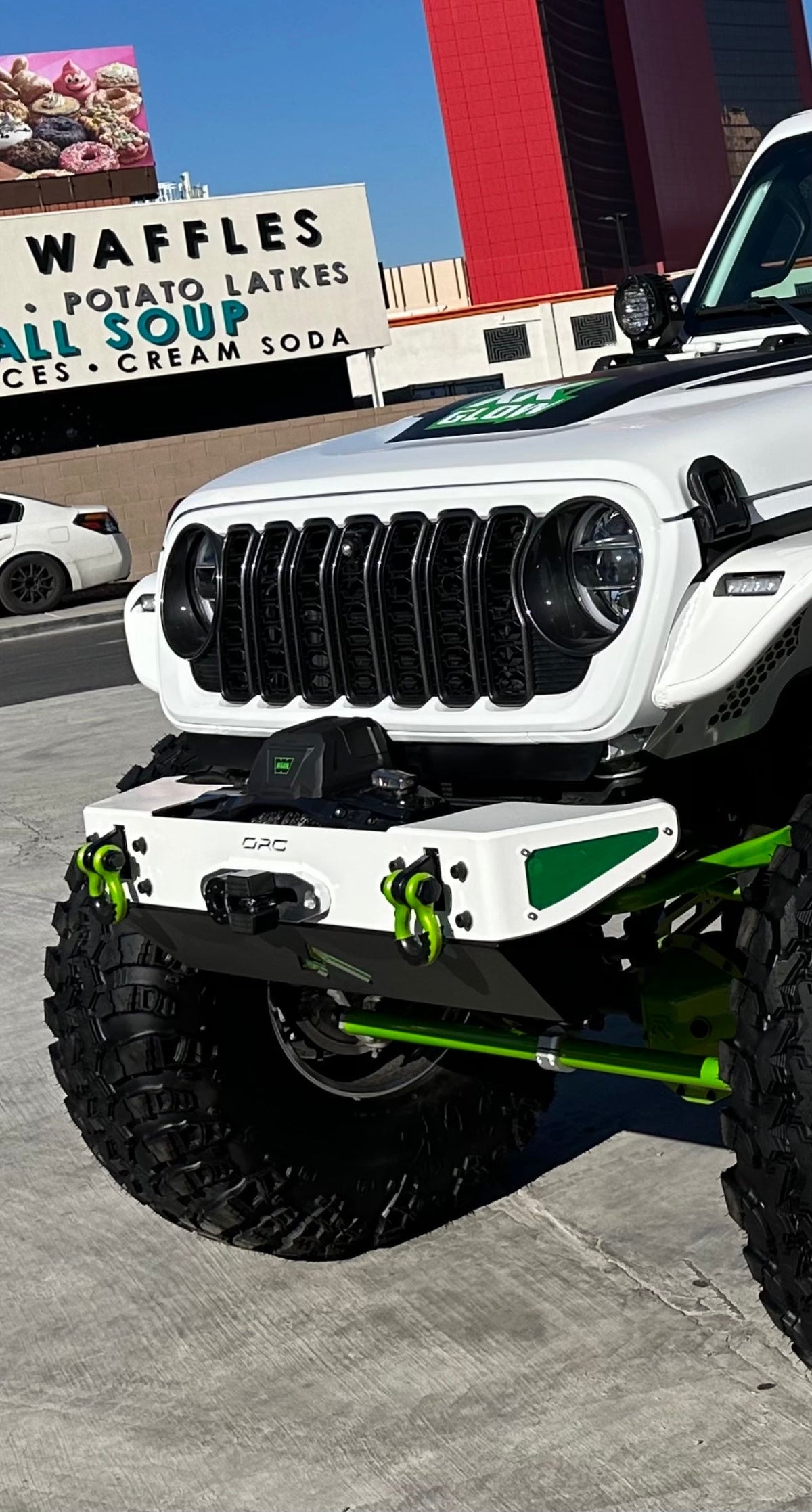 Jeep Gladiator Stubby Front Bumper on White Gladiator at SEMA 4